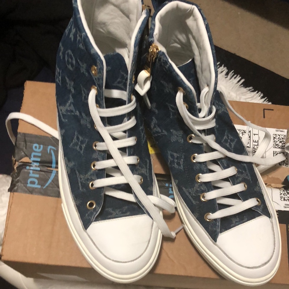 Good condition comes with dust bags